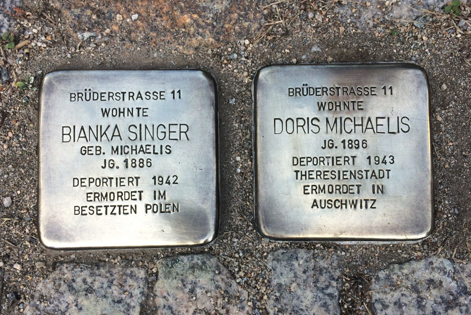 Stolpersteine für die Schwestern Bianka und Doris Michaelis in Zittau (Foto: Anne Kleinbauer)