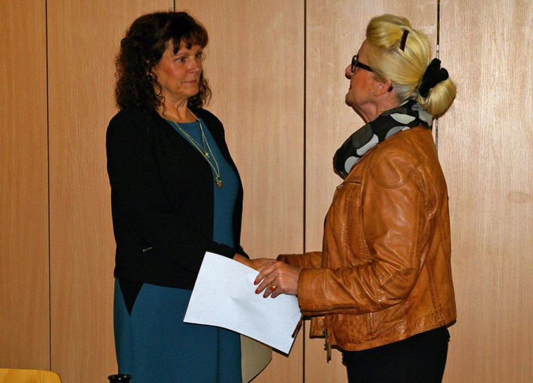 Elvira Hölzner (links). Foto: Amt Peitz